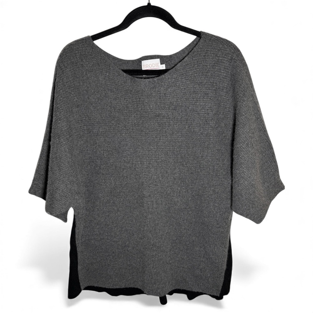 Brodie Cashmere Short Sleeve Sweater Size Medium Bronte Jumper Gray Black Top